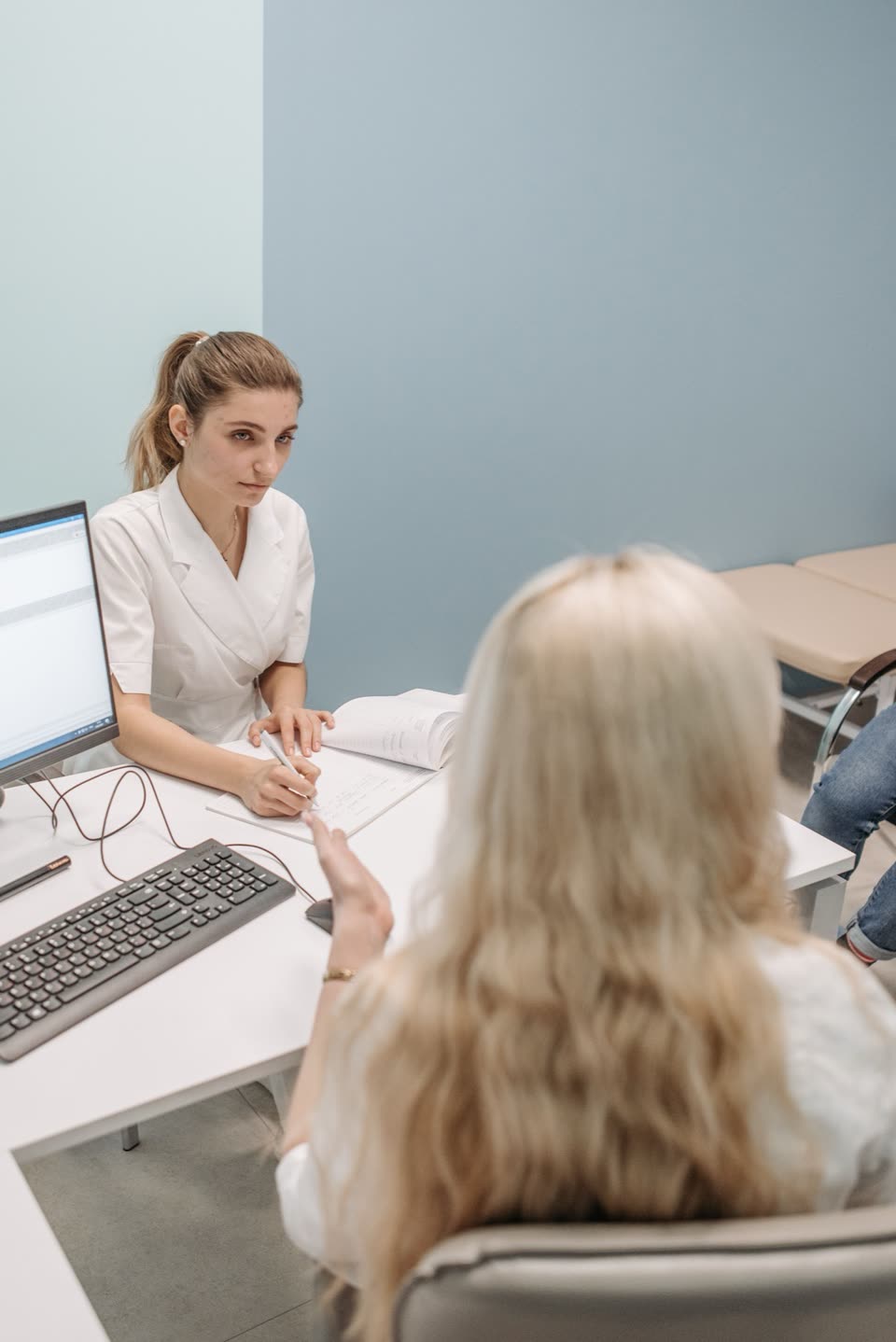 Private-practice consultation in a modern office